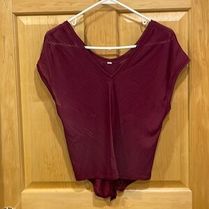 Lululemon burgundy v neck sheer top stripes keyhole back size 4